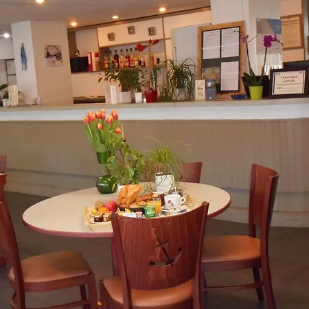 Les Gens De La Rochelle (Charente-Maritime)