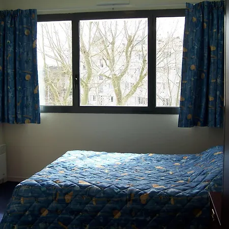 Hotel Les Gens De 2*