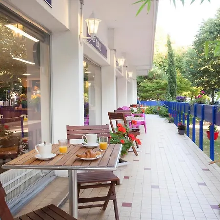 Szálloda Les Gens De 2*