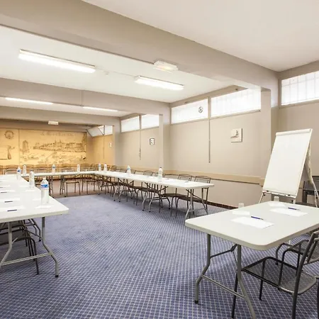 Les Gens De Отель Ла-Рошель