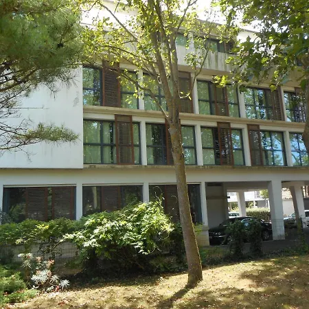 Szálloda Les Gens De 2*