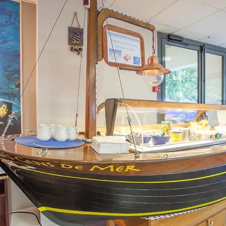 Отель Les Gens De