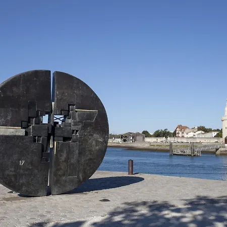Les Gens De Szálloda La Rochelle