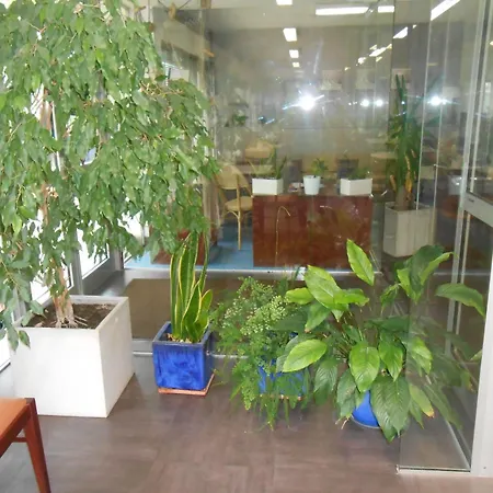 Отель Les Gens De 2*