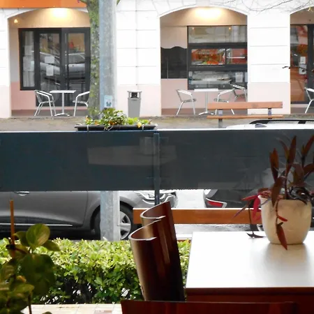 Les Gens De Hotel 2*