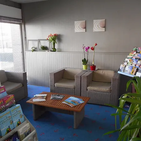 Отель Les Gens De 2*