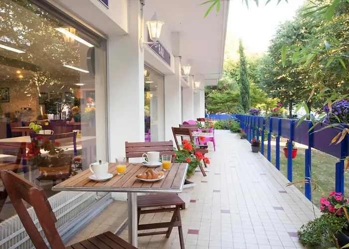 Hotel Les Gens De 2*