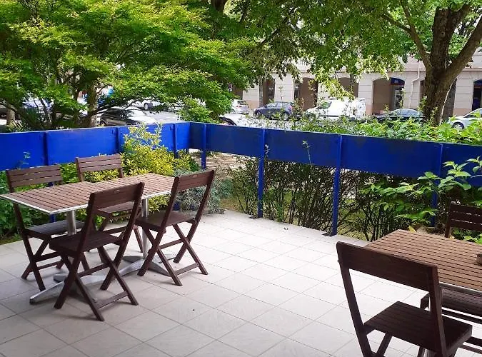 Hotel Les Gens De 2*