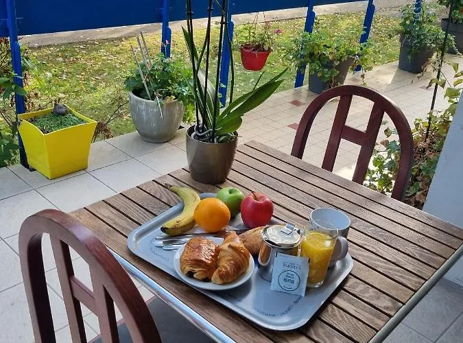 Les Gens De 2* Λα Ροσέλ