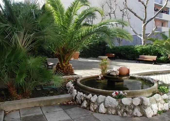 Les Gens De 2* Λα Ροσέλ