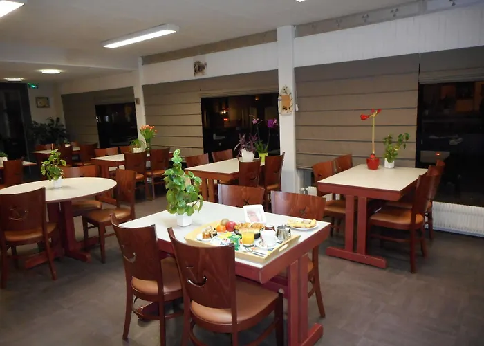 Les Gens De Hotel 2*